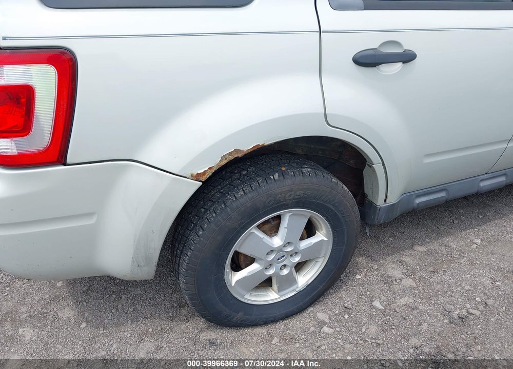 2009 FORD ESCAPE VIN: 1FMCU93789KA87402