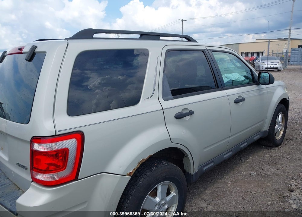 2009 FORD ESCAPE VIN: 1FMCU93789KA87402