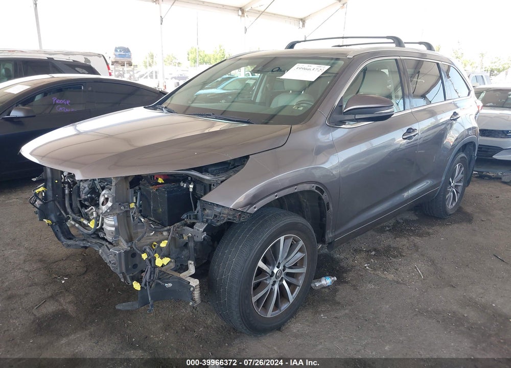 2017 TOYOTA HIGHLANDER XLE VIN: 5TDJZRFH4HS460749