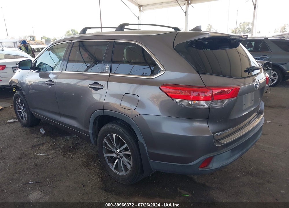 2017 TOYOTA HIGHLANDER XLE VIN: 5TDJZRFH4HS460749