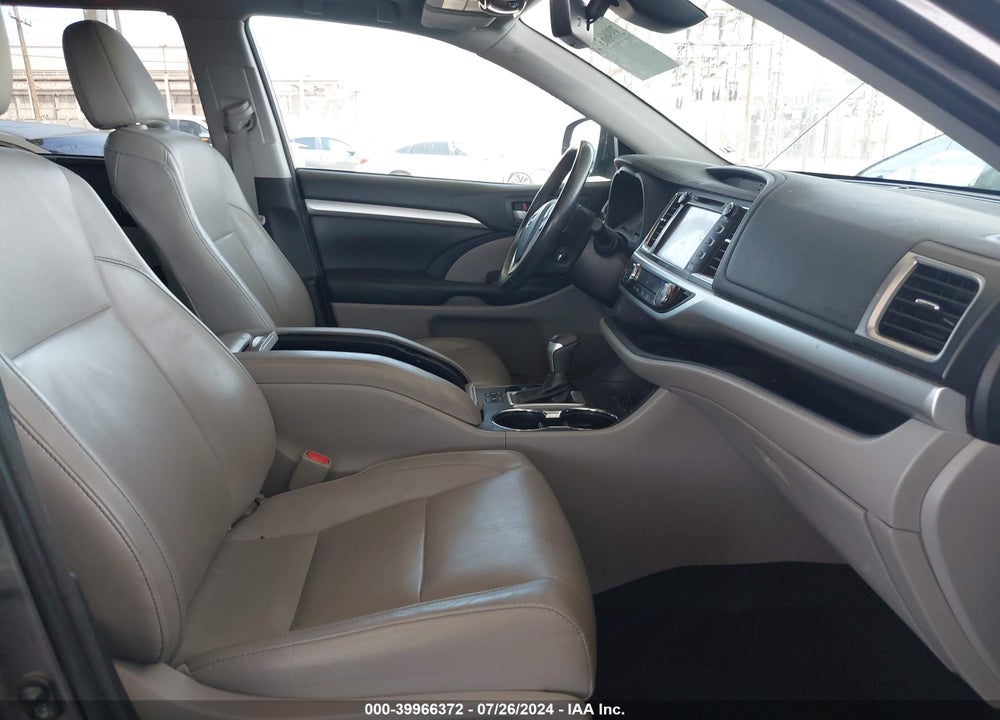2017 TOYOTA HIGHLANDER XLE VIN: 5TDJZRFH4HS460749