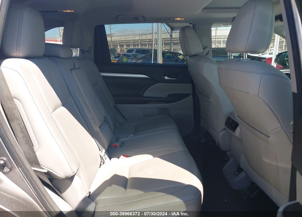 2017 TOYOTA HIGHLANDER XLE VIN: 5TDJZRFH4HS460749