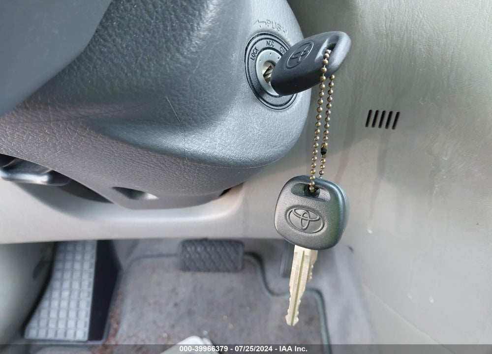 2005 TOYOTA COROLLA CE VIN: JTDBR32E152051916