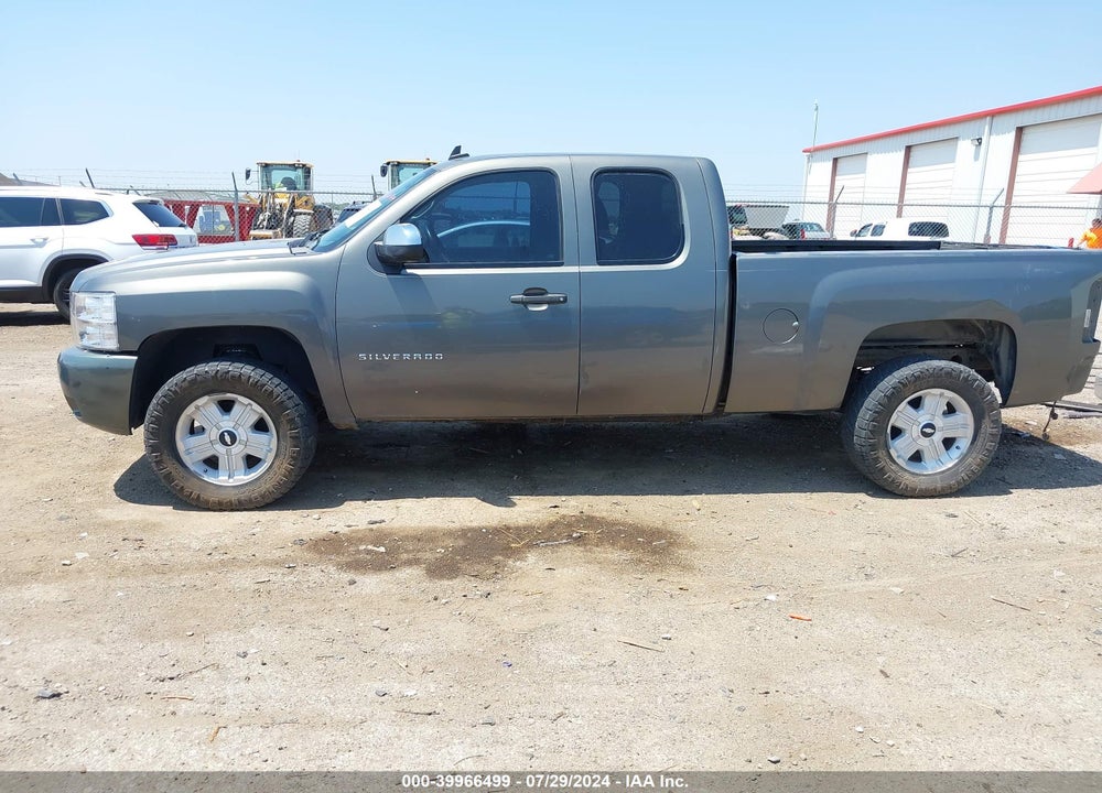 2011 CHEVROLET SILVERADO 1500 LT VIN: 1GCRKSE32BZ201784