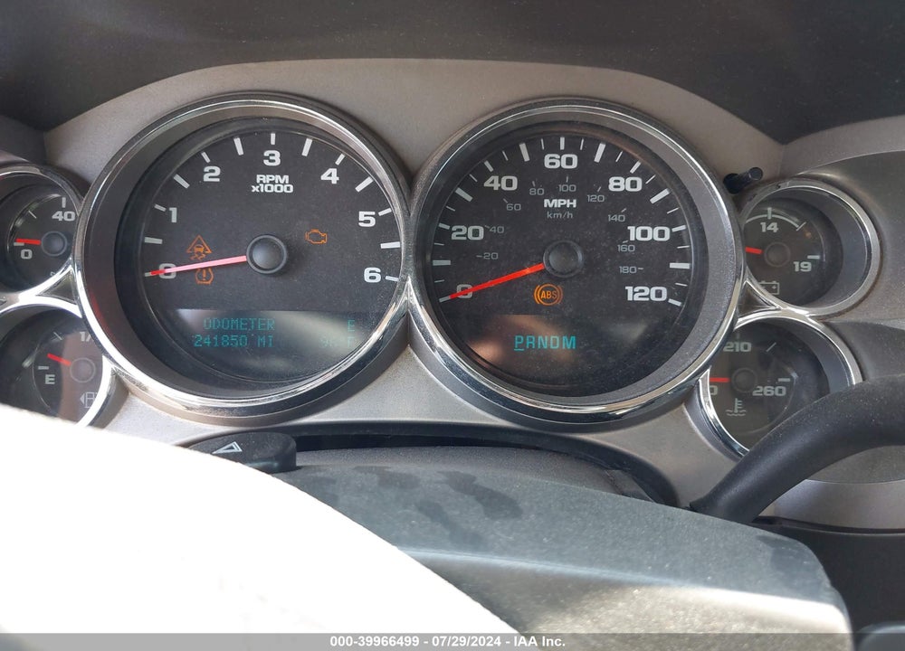 2011 CHEVROLET SILVERADO 1500 LT VIN: 1GCRKSE32BZ201784