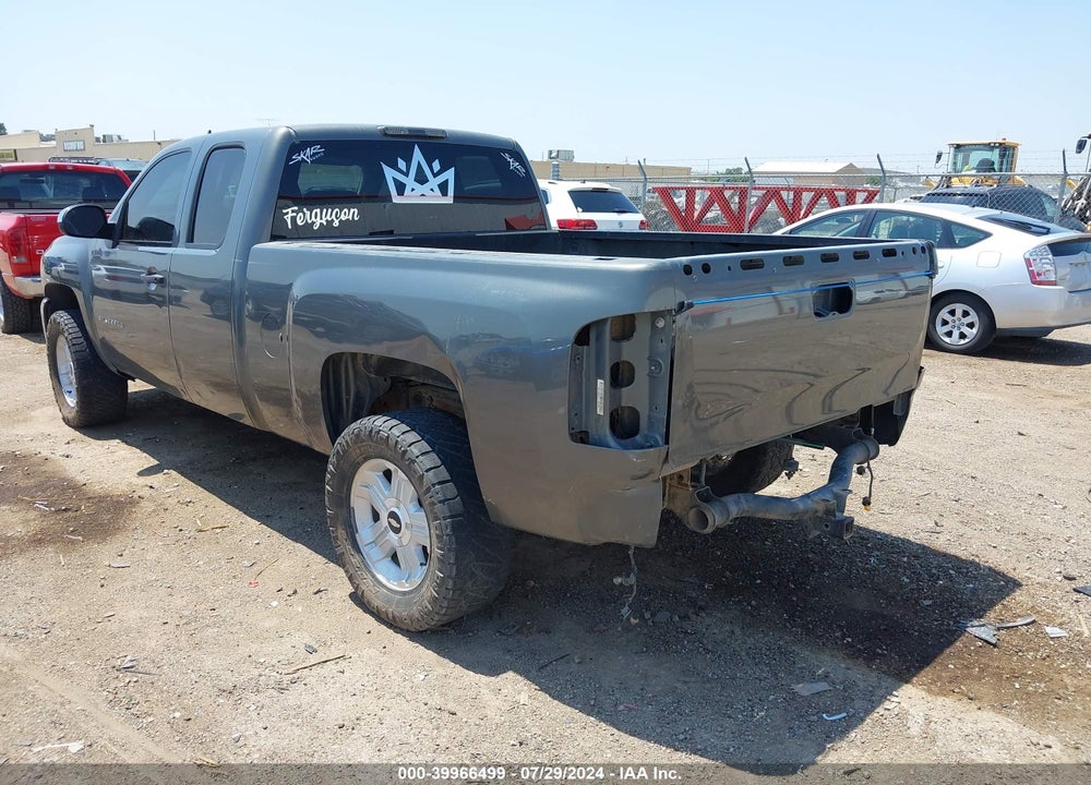 2011 CHEVROLET SILVERADO 1500 LT VIN: 1GCRKSE32BZ201784