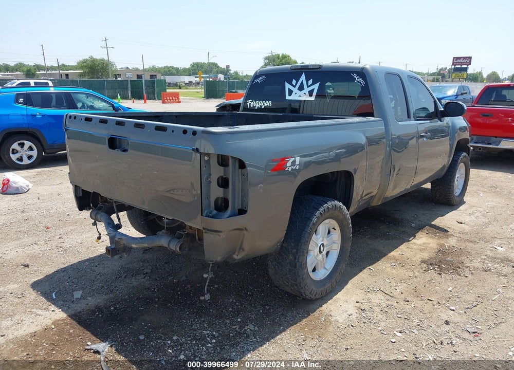 2011 CHEVROLET SILVERADO 1500 LT VIN: 1GCRKSE32BZ201784