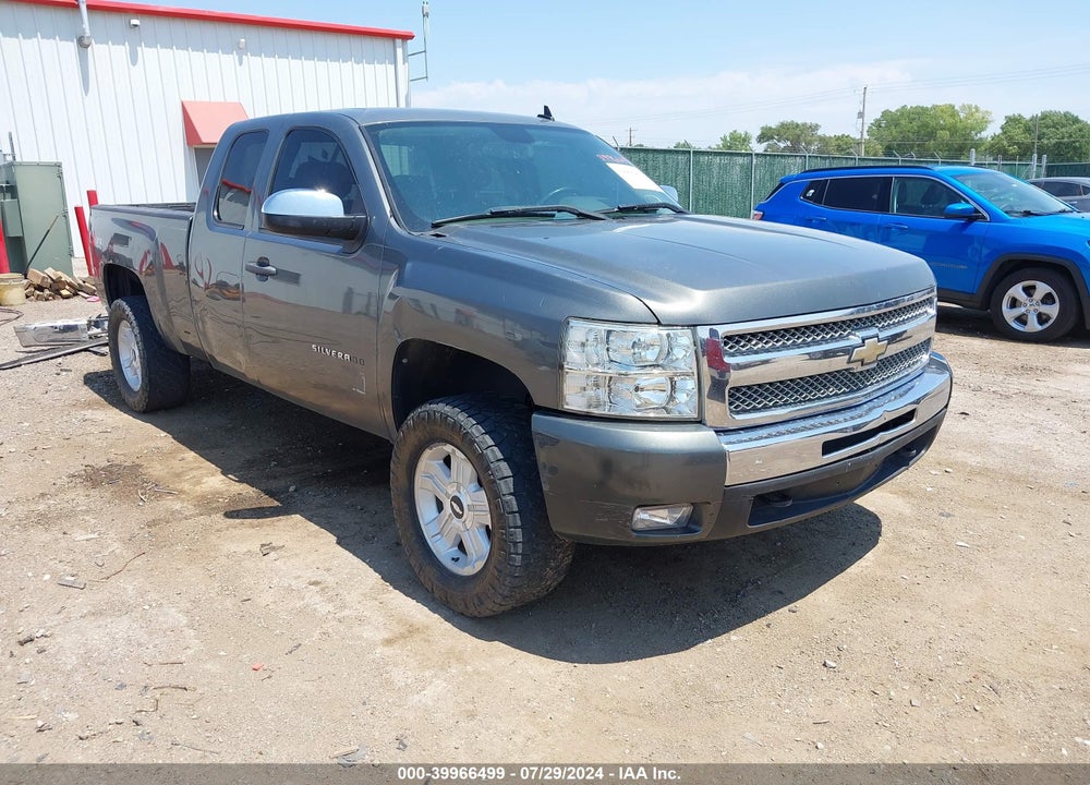 2011 CHEVROLET SILVERADO 1500 LT VIN: 1GCRKSE32BZ201784