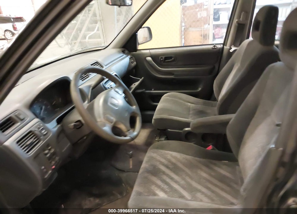 2000 HONDA CR-V LX VIN: JHLRD2840YC008420