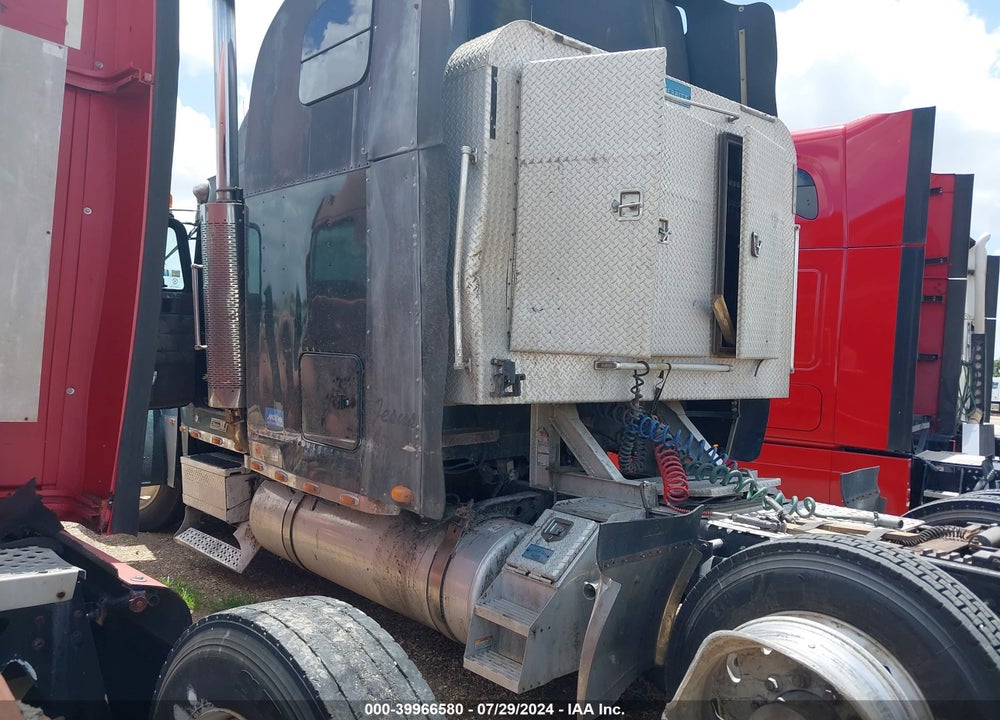2000 FREIGHTLINER CONVENTIONAL FLD120 VIN: 1FUPCSZB1YDF67758