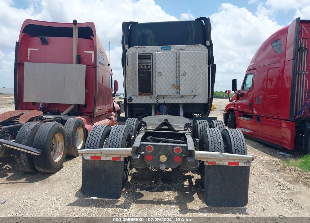 2000 FREIGHTLINER CONVENTIONAL FLD120 VIN: 1FUPCSZB1YDF67758