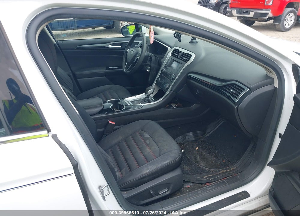2015 FORD FUSION SE VIN: 3FA6P0H7XFR300831