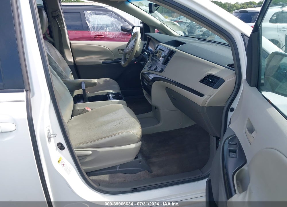 2011 TOYOTA SIENNA LE V6 VIN: 5TDKK3DC6BS113072