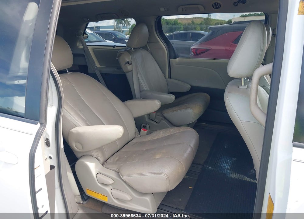 2011 TOYOTA SIENNA LE V6 VIN: 5TDKK3DC6BS113072