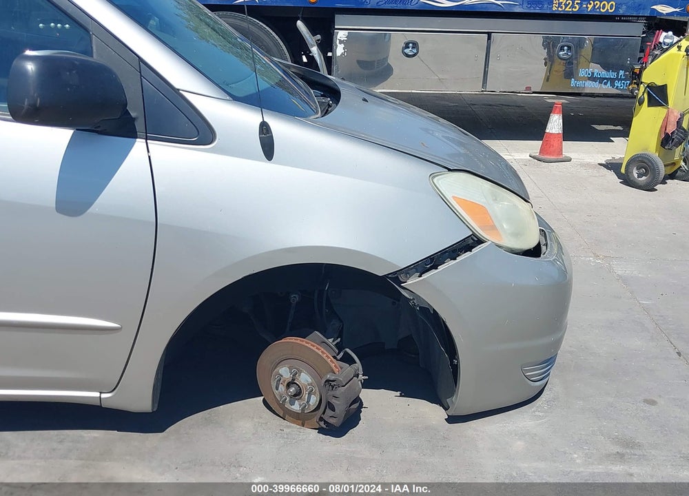 2004 TOYOTA SIENNA LE VIN: 5TDZA23C54S120417