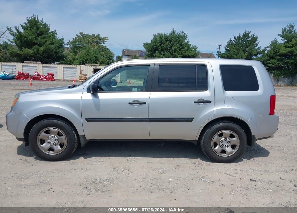 2010 HONDA PILOT LX VIN: 5FNYF4H27AB003687