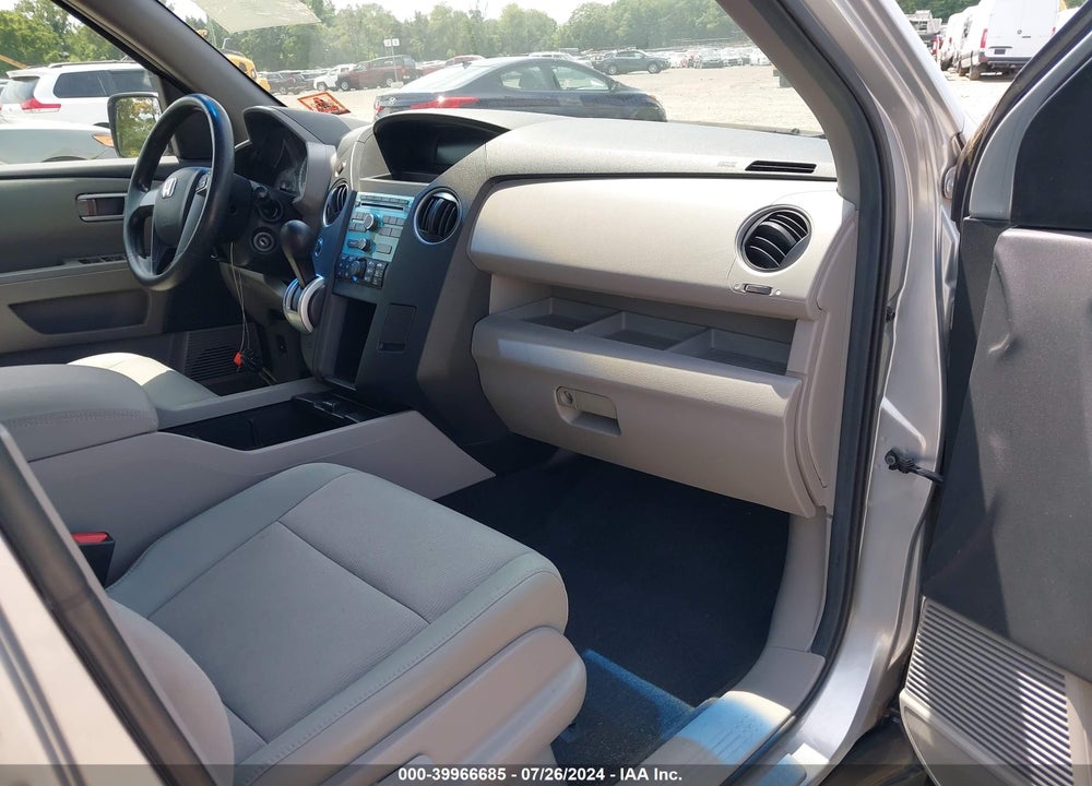 2010 HONDA PILOT LX VIN: 5FNYF4H27AB003687