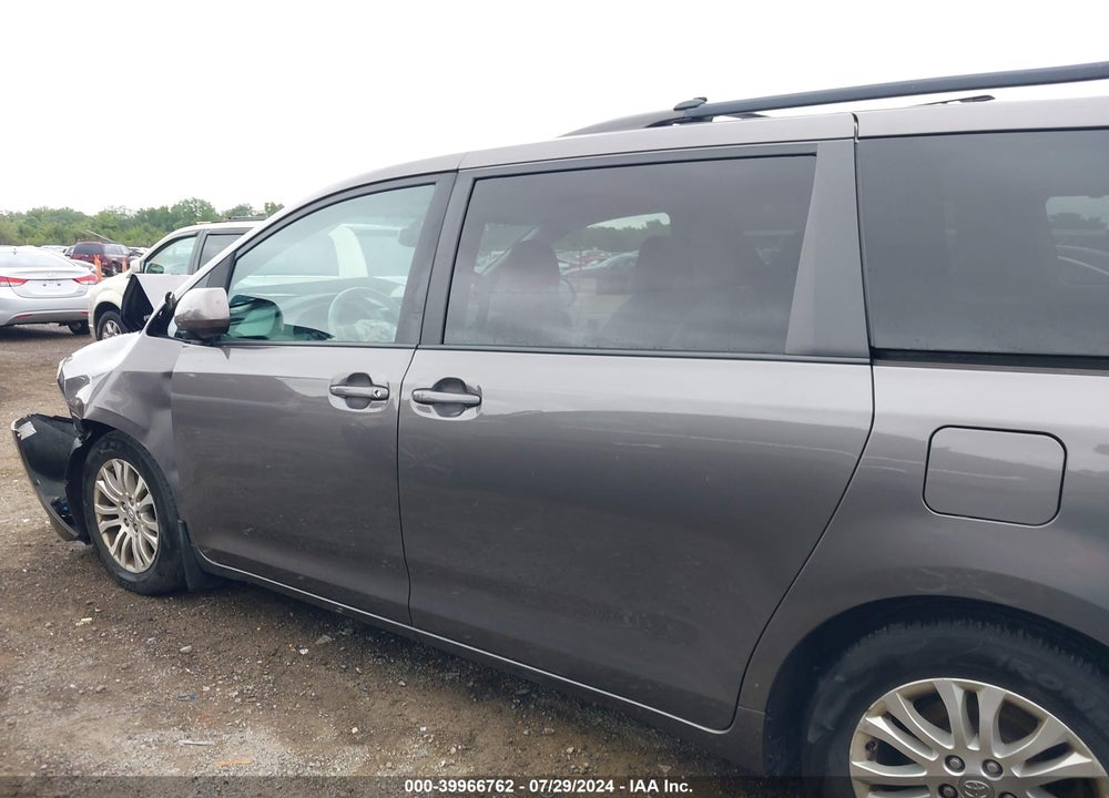 2013 TOYOTA SIENNA XLE V6 8 PASSENGER VIN: 5TDYK3DC8DS325498