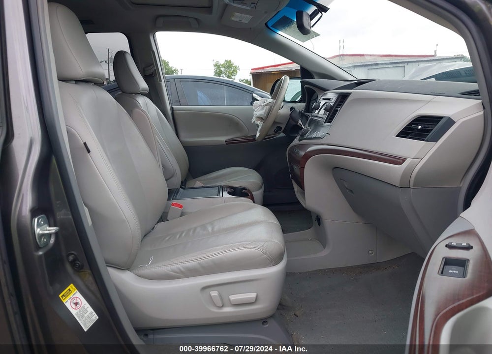 2013 TOYOTA SIENNA XLE V6 8 PASSENGER VIN: 5TDYK3DC8DS325498