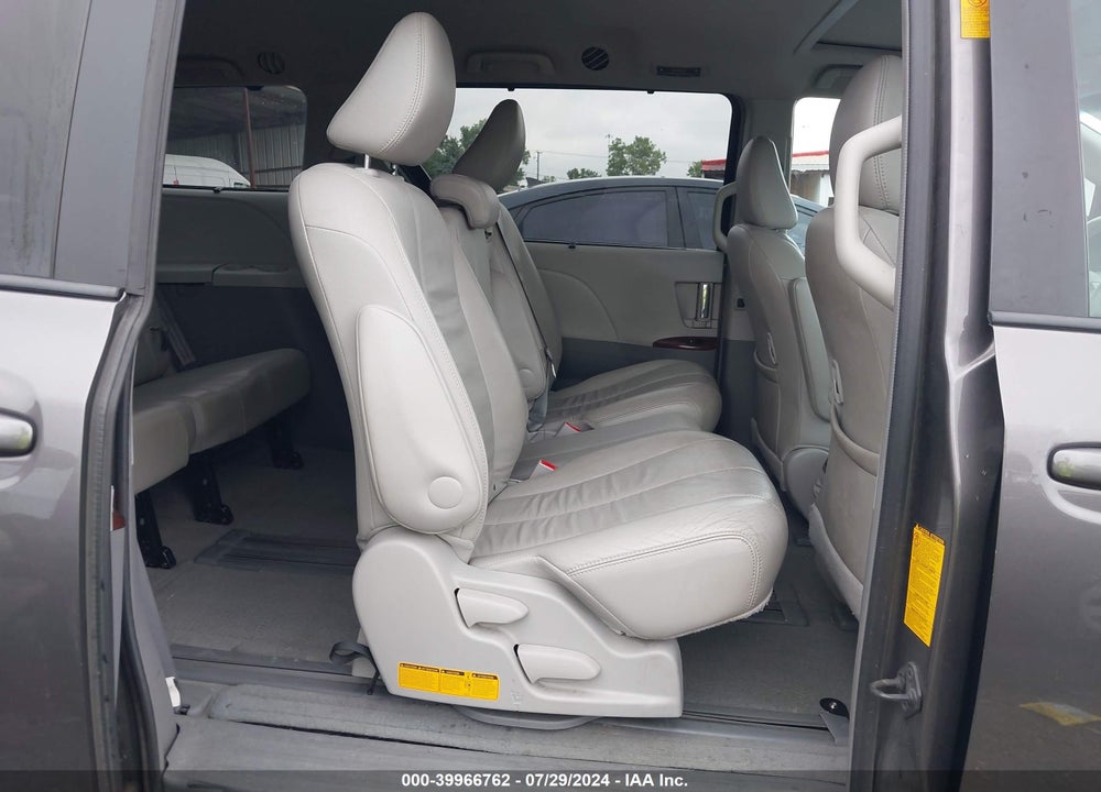 2013 TOYOTA SIENNA XLE V6 8 PASSENGER VIN: 5TDYK3DC8DS325498