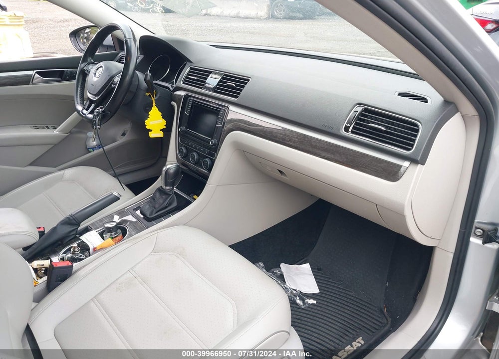 2018 VOLKSWAGEN PASSAT 2.0T SE VIN: 1VWBA7A30JC024920