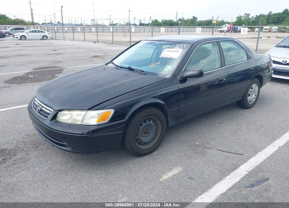 2000 TOYOTA CAMRY LE VIN: JT2BG22K0Y0398619