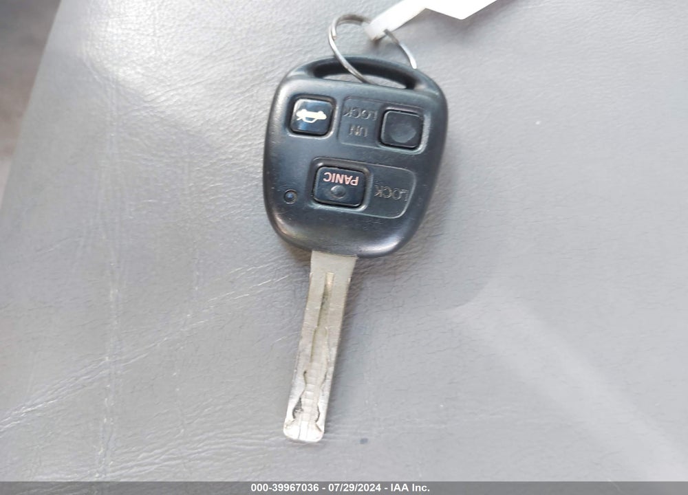 2004 LEXUS ES 330 VIN: JTHBA30G145010936