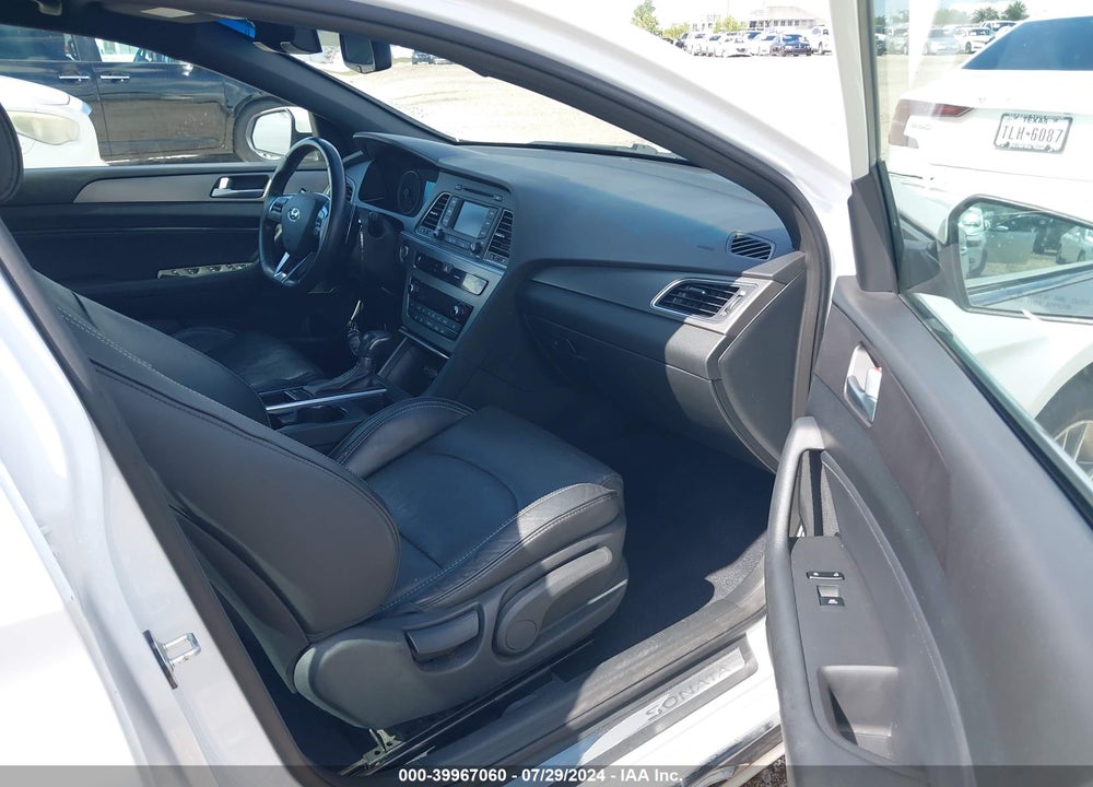 2015 HYUNDAI SONATA VIN: 5NPE34AB1FH120275