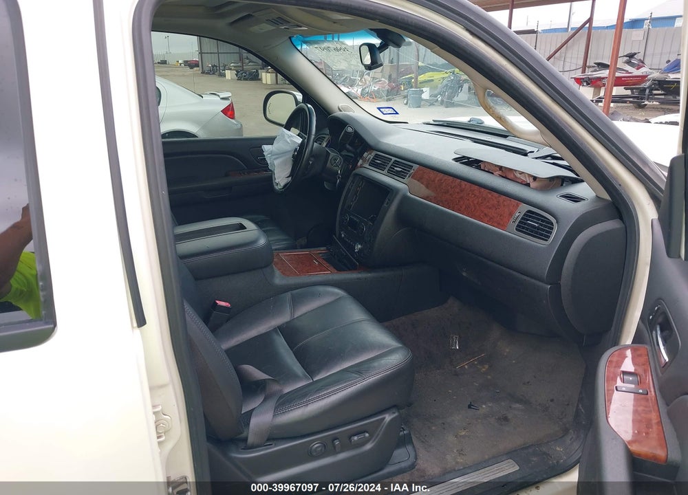 2008 CHEVROLET SUBURBAN 1500 LTZ VIN: 1GNFC16J98R197241