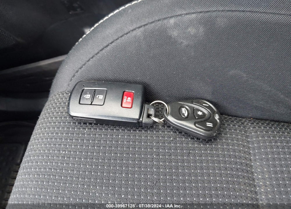 2018 TOYOTA RAV4 HYBRID XLE VIN: JTMRJREV2JD180234