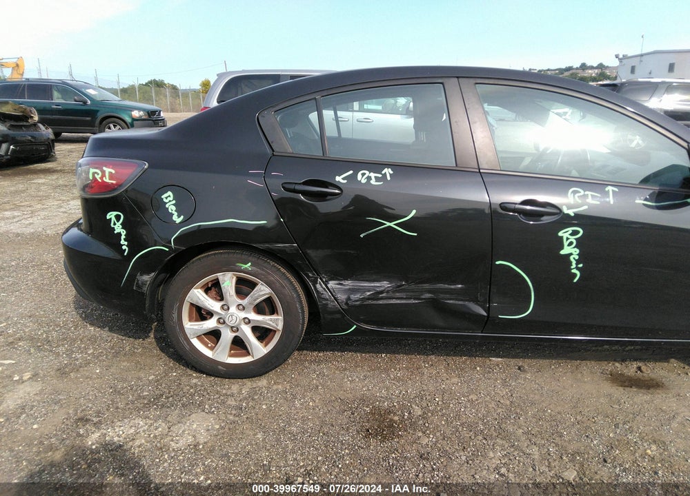 2011 MAZDA 3 I TOURING VIN: JM1BL1VGXB1394115