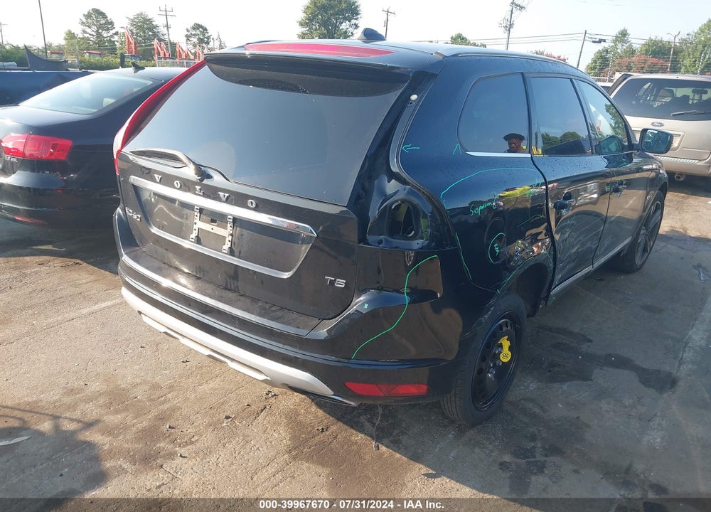 2017 VOLVO XC60 T5 DYNAMIC VIN: YV440MDR1H2183827