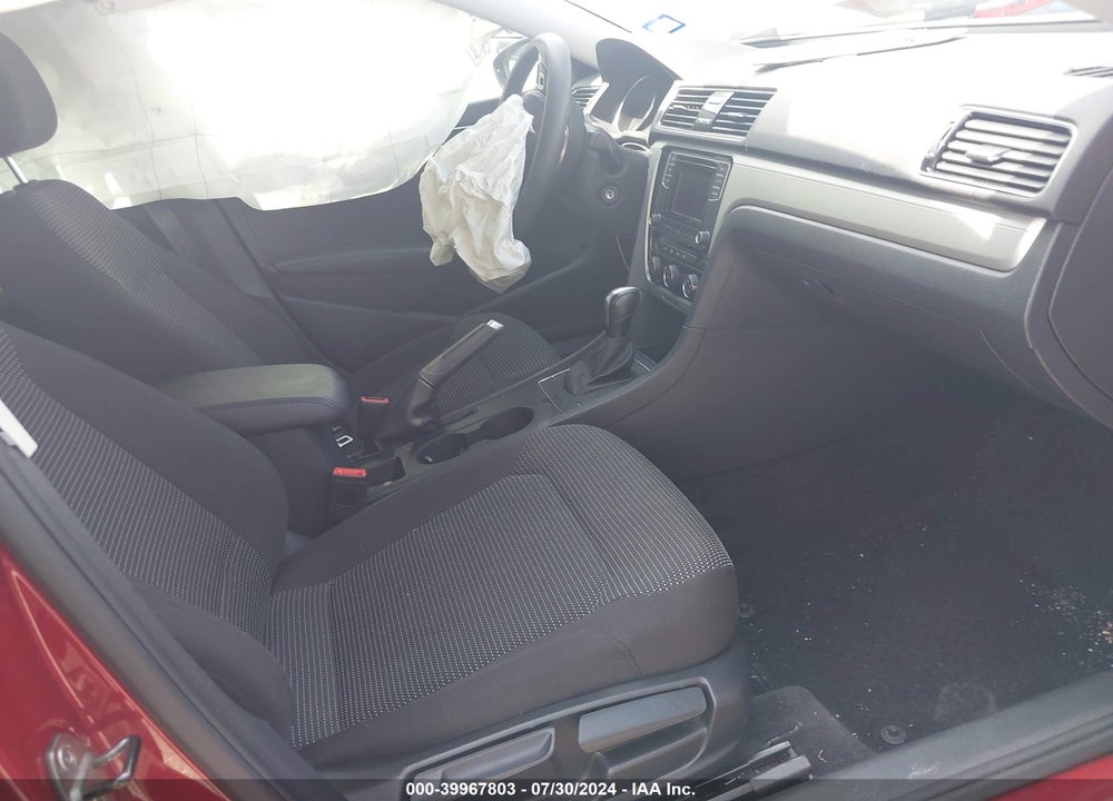 2018 VOLKSWAGEN PASSAT VIN: 1VWAA7A37JC007933