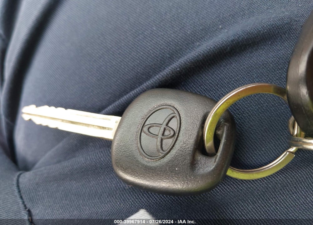2010 TOYOTA SIENNA XLE VIN: 5TDYK4CC9AS320040
