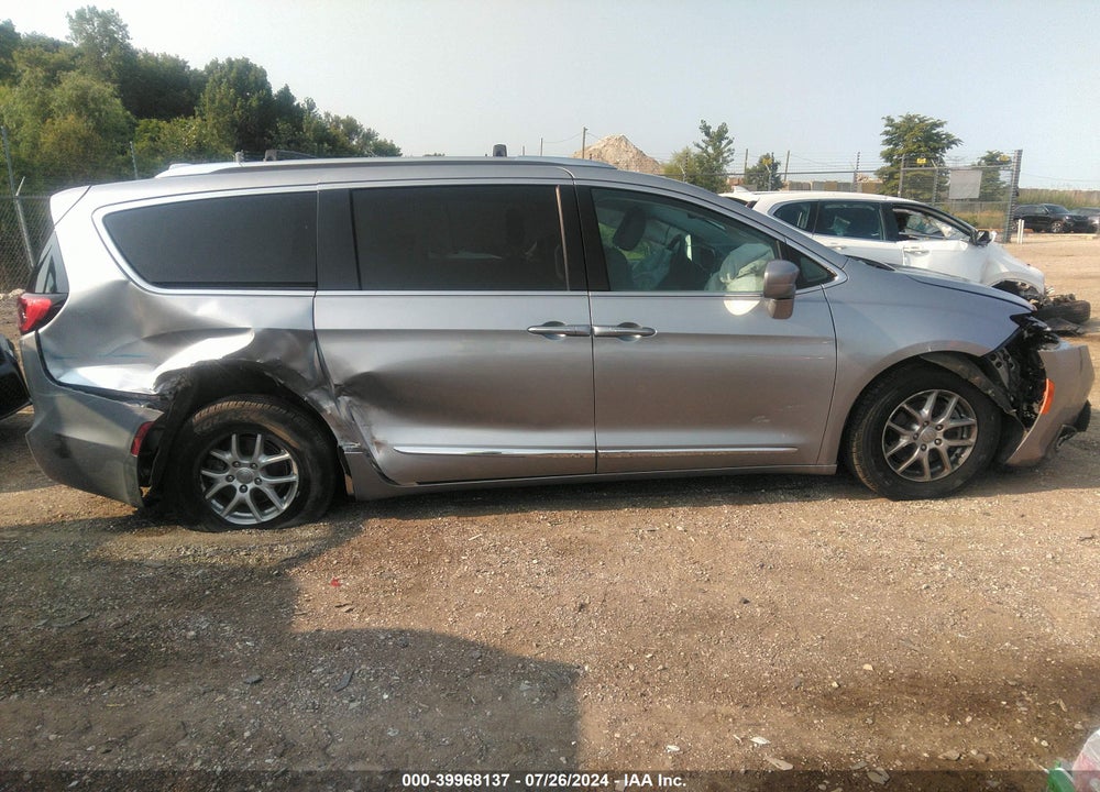 2020 CHRYSLER PACIFICA TOURING L VIN: 2C4RC1BG3LR130086