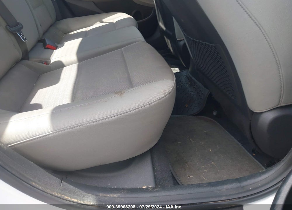 2017 HYUNDAI ELANTRA SE VIN: 5NPD84LF1HH069375