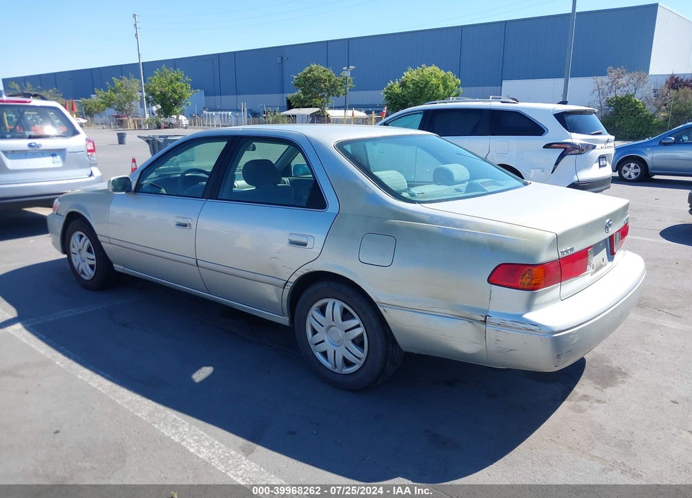 2000 TOYOTA CAMRY LE VIN: JT2BG22K1Y0513339