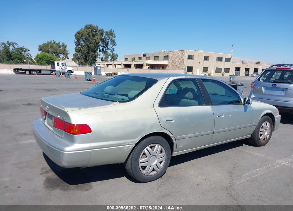 2000 TOYOTA CAMRY LE VIN: JT2BG22K1Y0513339