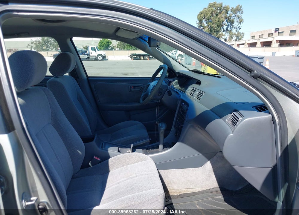 2000 TOYOTA CAMRY LE VIN: JT2BG22K1Y0513339