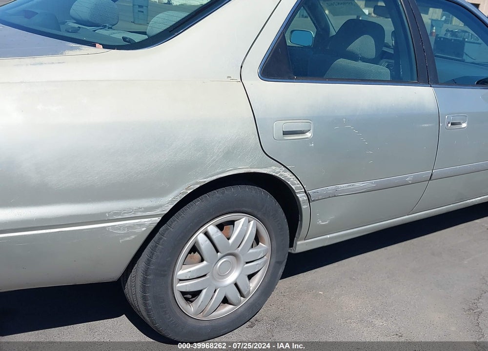2000 TOYOTA CAMRY LE VIN: JT2BG22K1Y0513339