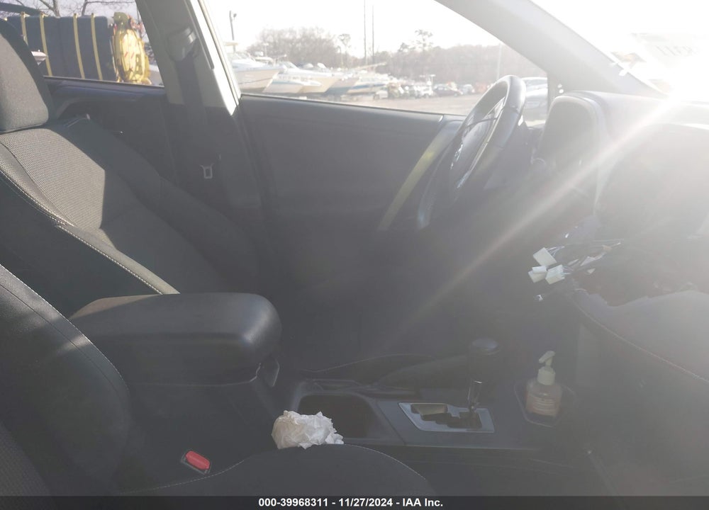 2016 TOYOTA RAV4 HYBRID XLE VIN: JTMRJREV8GD021839