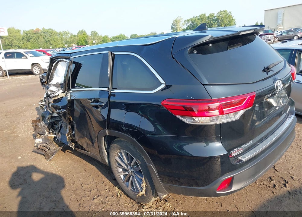 2019 TOYOTA HIGHLANDER XLE VIN: 5TDJZRFH7KS612708