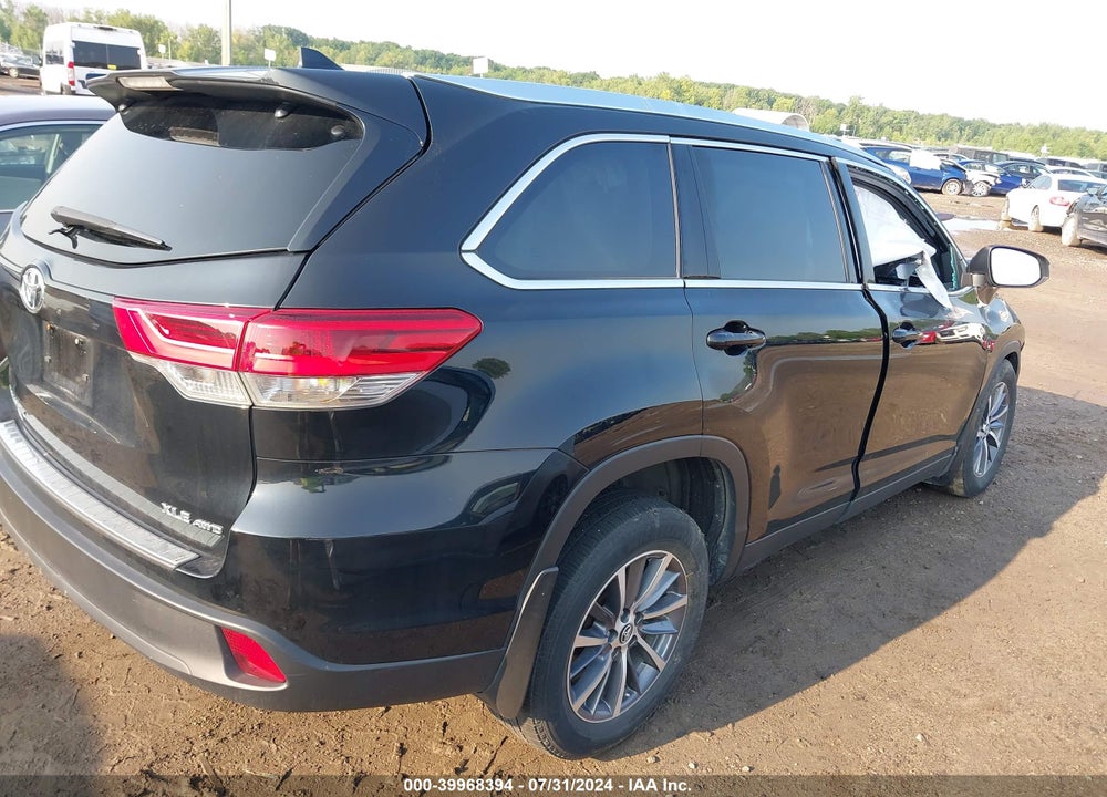 2019 TOYOTA HIGHLANDER XLE VIN: 5TDJZRFH7KS612708