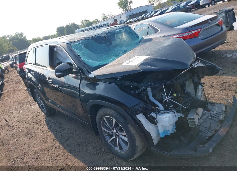 2019 TOYOTA HIGHLANDER XLE VIN: 5TDJZRFH7KS612708
