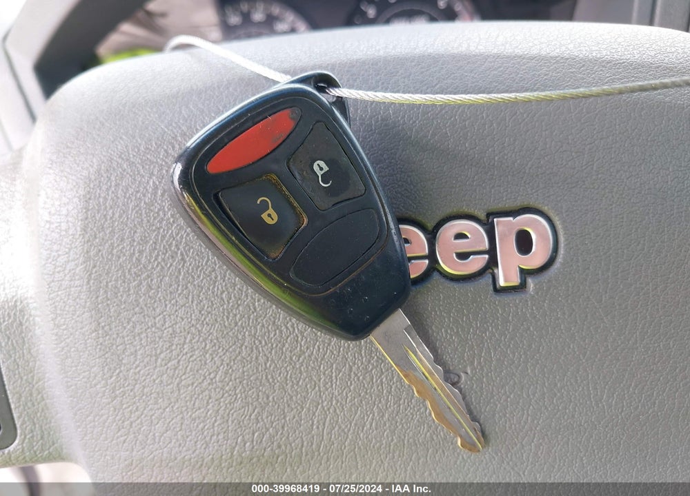 2005 JEEP GRAND CHEROKEE LAREDO VIN: 1J4GR48K15C664096