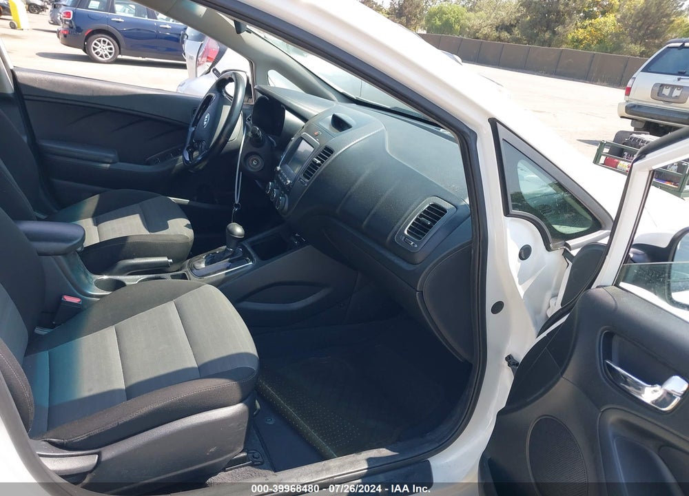 2018 KIA FORTE VIN: 3KPFL4A75JE278177