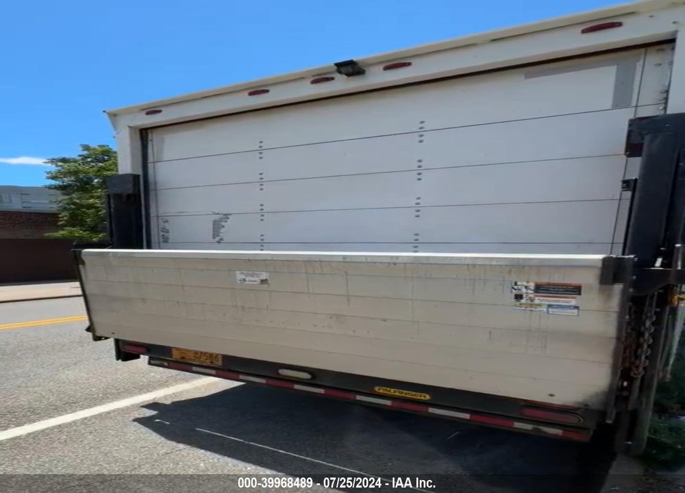 2017 ISUZU NRR DSL REG AT VIN: JALE5W160H7303763