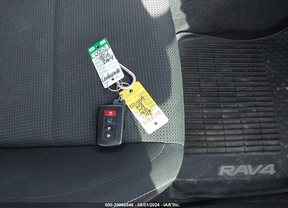 2017 TOYOTA RAV4 XLE VIN: 2T3RFREV7HW666438