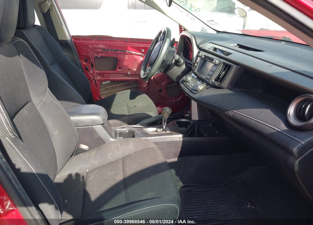 2017 TOYOTA RAV4 XLE VIN: 2T3RFREV7HW666438