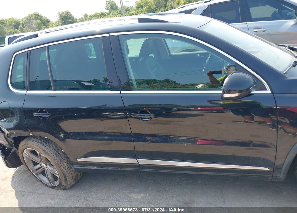 2017 VOLKSWAGEN TIGUAN 2.0T SPORT VIN: WVGUV7AX6HK007702